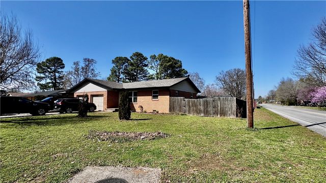 2000 A & B Dee Avenue, Springdale, AR 72762