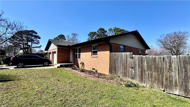 2000 A & B Dee Avenue, Springdale, AR 72762