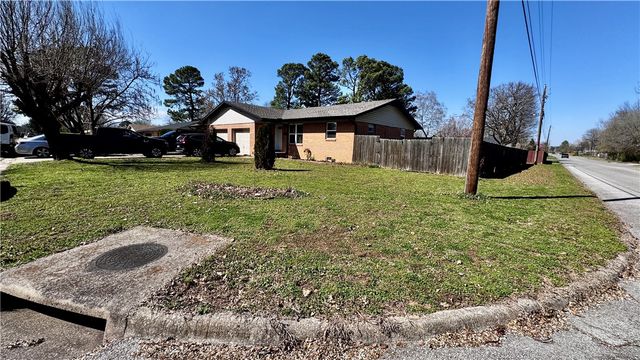 2000 A & B Dee Avenue, Springdale, AR 72762