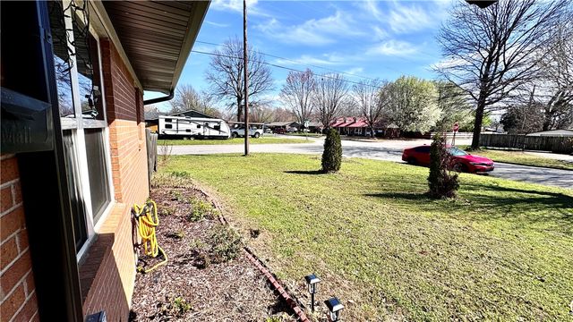 2000 A & B Dee Avenue, Springdale, AR 72762