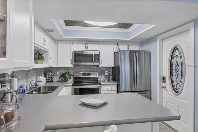 460 BASE AVENUE E 113, Venice, FL 34285