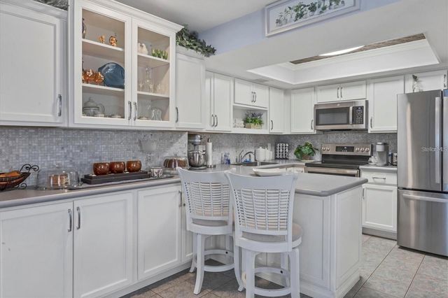 460 BASE AVENUE E 113, Venice, FL 34285