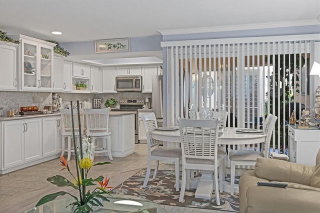 460 BASE AVENUE E 113, Venice, FL 34285