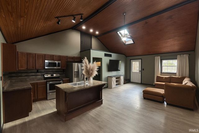 7237 E 370 S Road, Walkerton, IN 46574