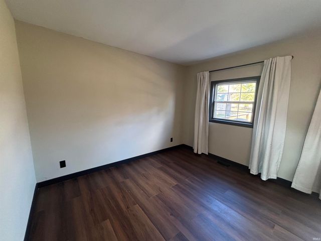 7237 E 370 S Road, Walkerton, IN 46574