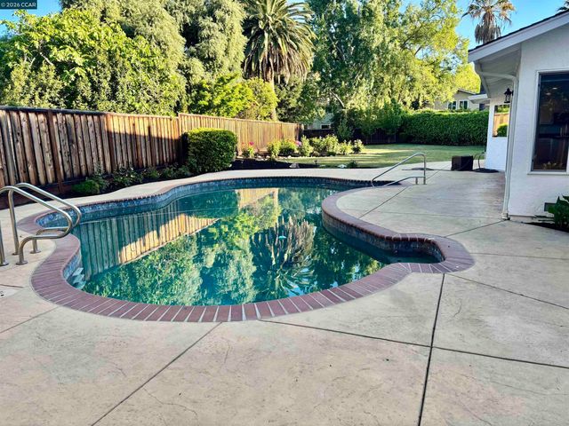 918 Cortina Ct, Walnut Creek, CA 94598