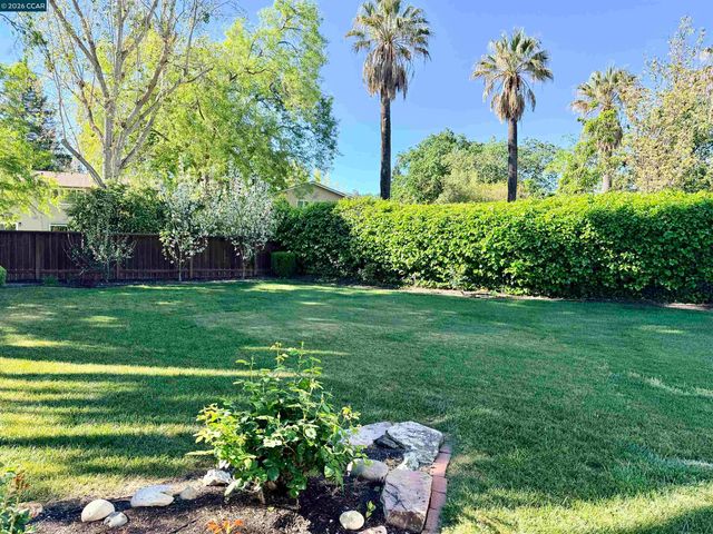 918 Cortina Ct, Walnut Creek, CA 94598