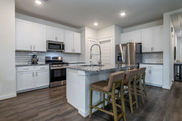 4067 Colony River Rock Boulevard, Pinehurst, TX 77362