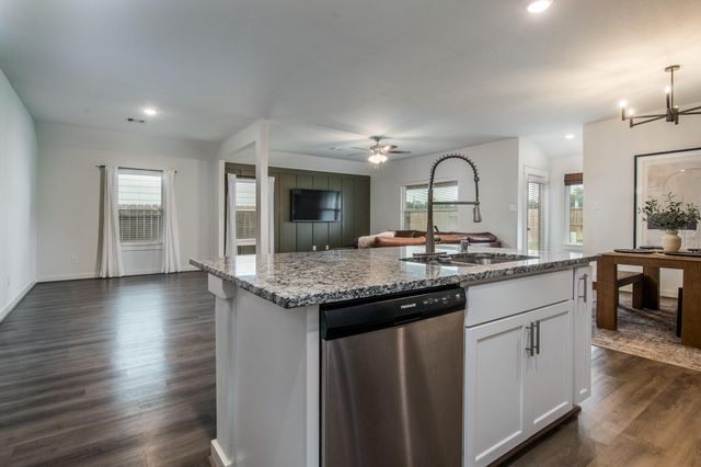 4067 Colony River Rock Boulevard, Pinehurst, TX 77362