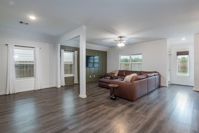 4067 Colony River Rock Boulevard, Pinehurst, TX 77362
