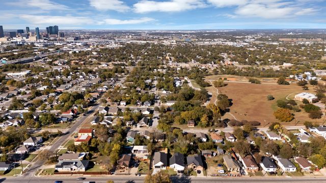 1023 E Allen Avenue, Fort Worth, TX 76104