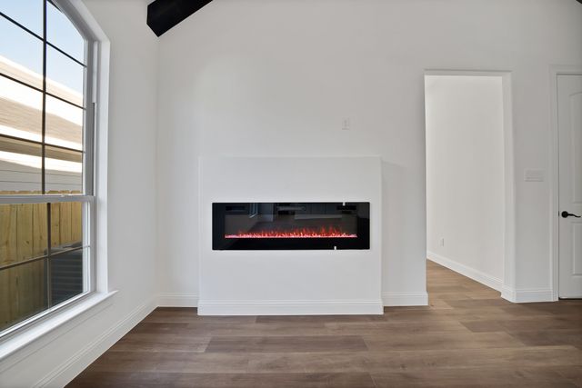 1023 E Allen Avenue, Fort Worth, TX 76104