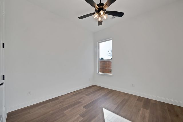 1023 E Allen Avenue, Fort Worth, TX 76104