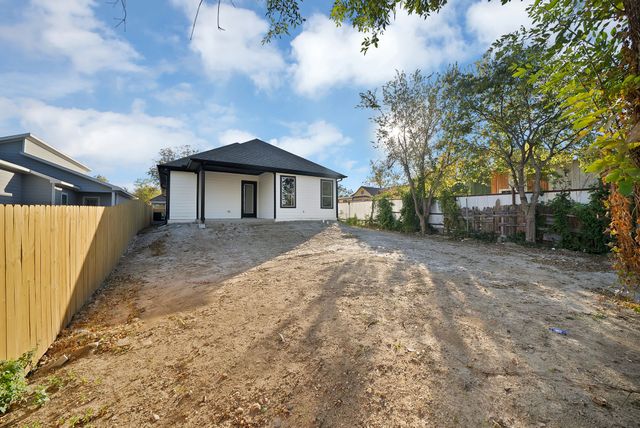 1023 E Allen Avenue, Fort Worth, TX 76104