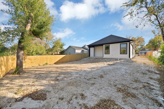 1023 E Allen Avenue, Fort Worth, TX 76104