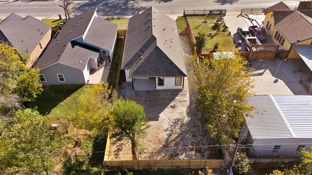 1023 E Allen Avenue, Fort Worth, TX 76104