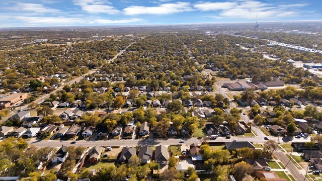 1023 E Allen Avenue, Fort Worth, TX 76104