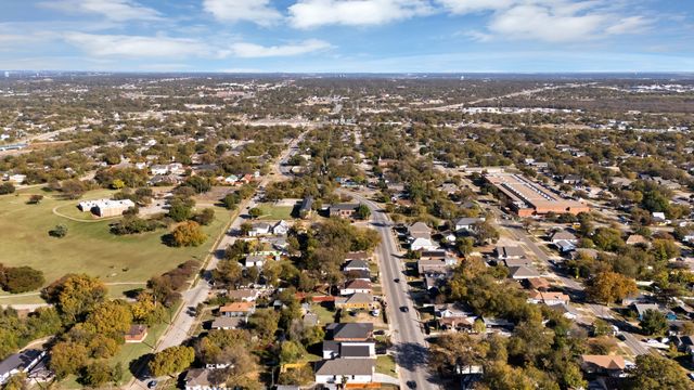 1023 E Allen Avenue, Fort Worth, TX 76104