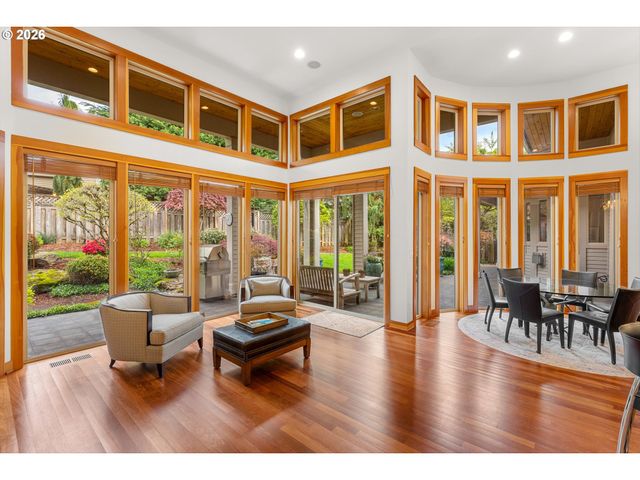 9362 Se PENNINGTON Ct, Happy Valley, OR 97086