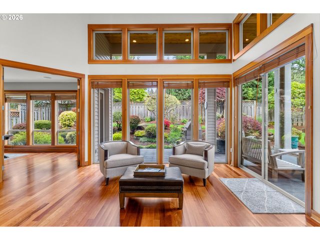 9362 Se PENNINGTON Ct, Happy Valley, OR 97086