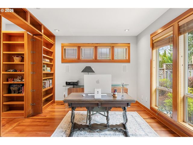 9362 Se PENNINGTON Ct, Happy Valley, OR 97086