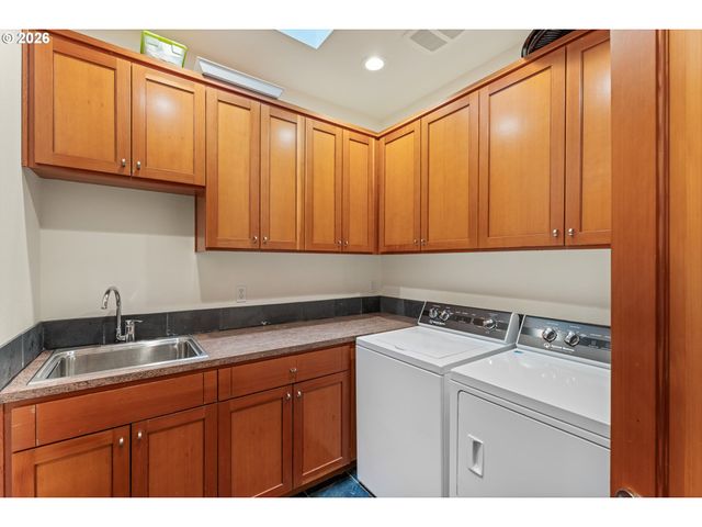 9362 Se PENNINGTON Ct, Happy Valley, OR 97086