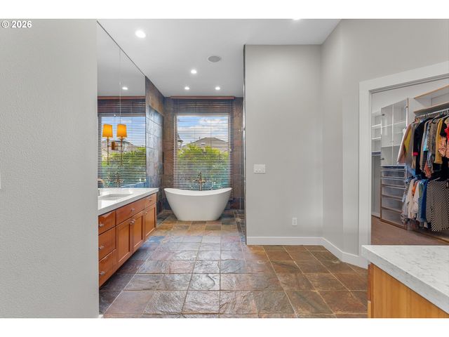 9362 Se PENNINGTON Ct, Happy Valley, OR 97086