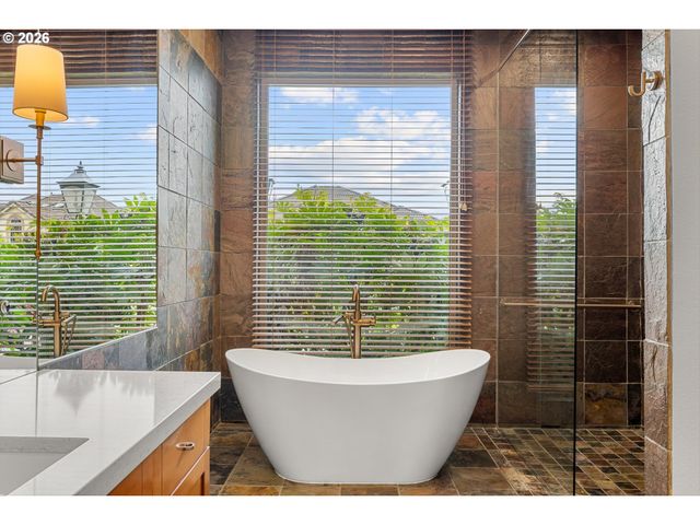 9362 Se PENNINGTON Ct, Happy Valley, OR 97086