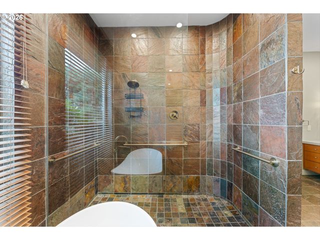 9362 Se PENNINGTON Ct, Happy Valley, OR 97086