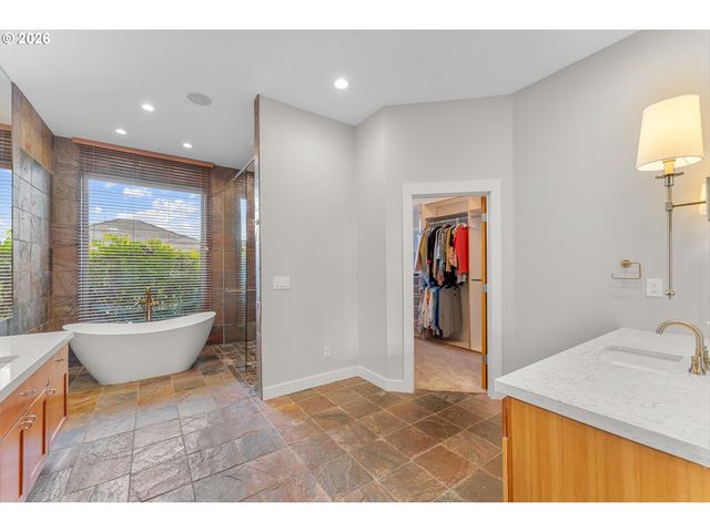 9362 Se PENNINGTON Ct, Happy Valley, OR 97086