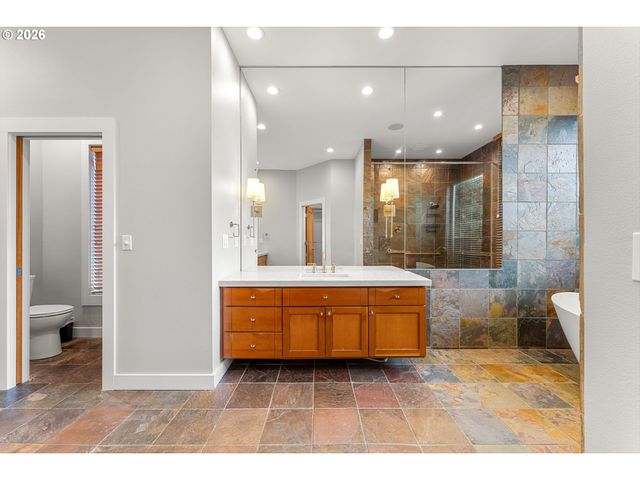 9362 Se PENNINGTON Ct, Happy Valley, OR 97086