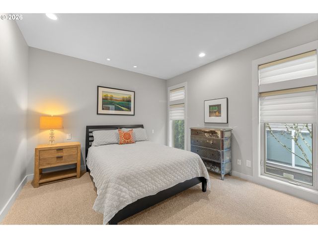 9362 Se PENNINGTON Ct, Happy Valley, OR 97086