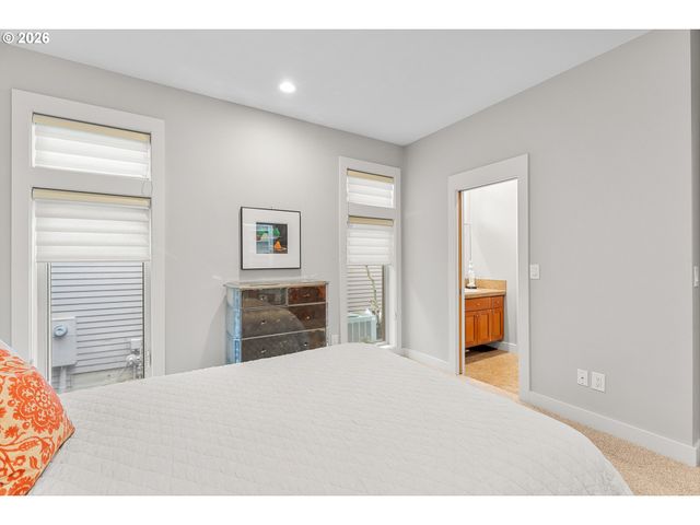 9362 Se PENNINGTON Ct, Happy Valley, OR 97086