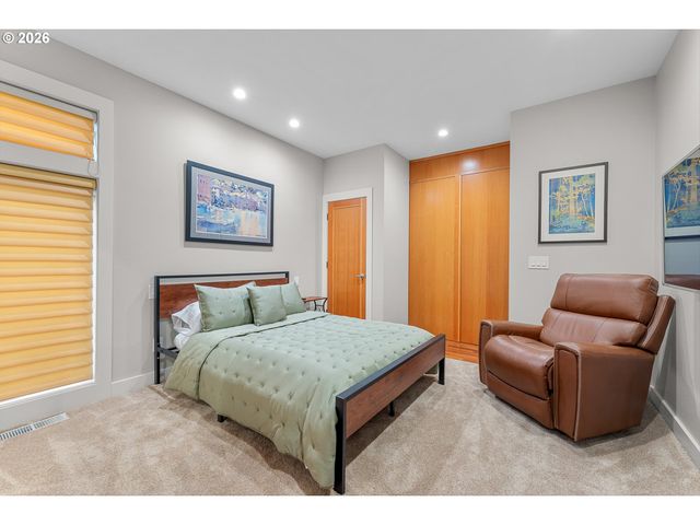 9362 Se PENNINGTON Ct, Happy Valley, OR 97086