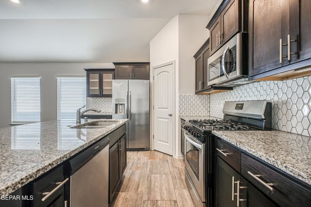 1001 Summer Lake Street, El Paso, TX 79928