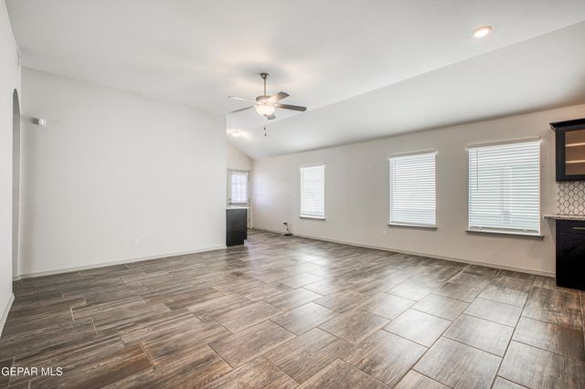 1001 Summer Lake Street, El Paso, TX 79928