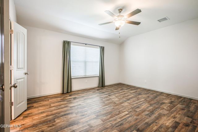 1001 Summer Lake Street, El Paso, TX 79928