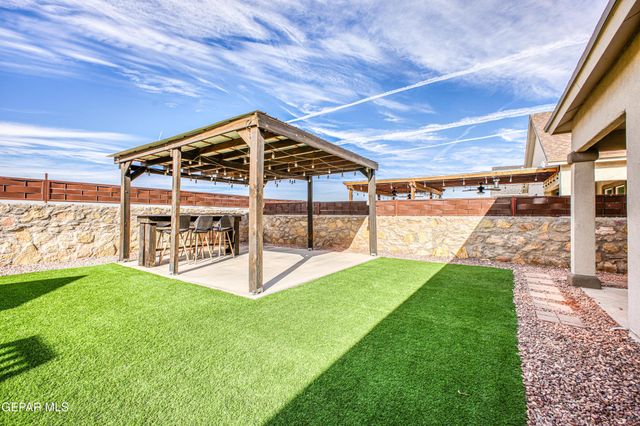 1001 Summer Lake Street, El Paso, TX 79928