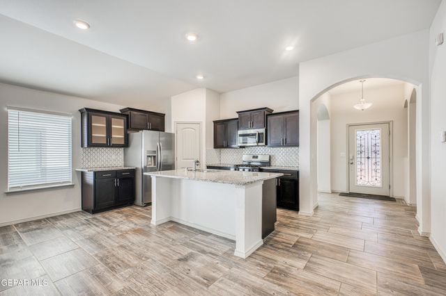 1001 Summer Lake Street, El Paso, TX 79928