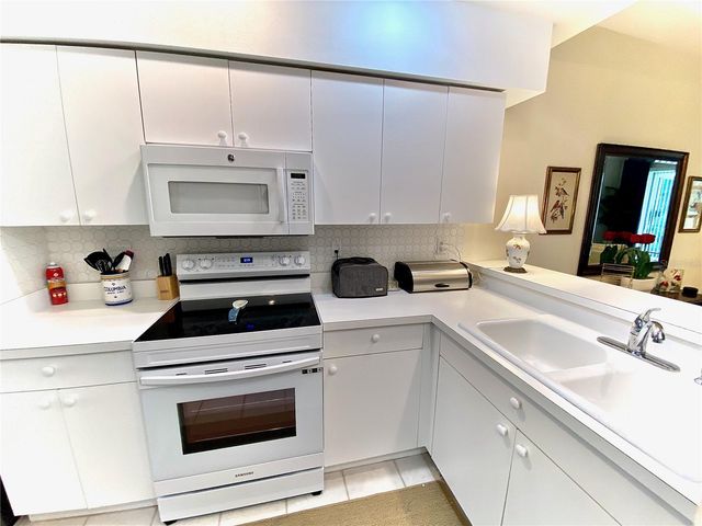 9590 HIGH GATE DRIVE 1915, Sarasota, FL 34238