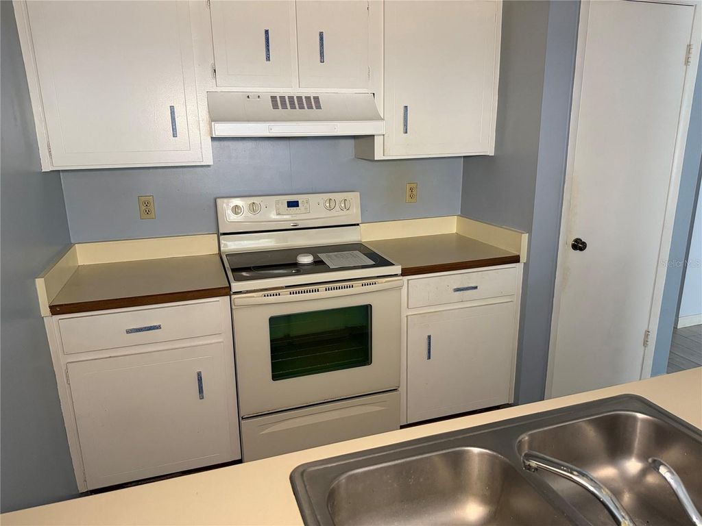 Image 7 of property listing at 112 LACOSTA LANE 116, Daytona Beach, FL 32114
