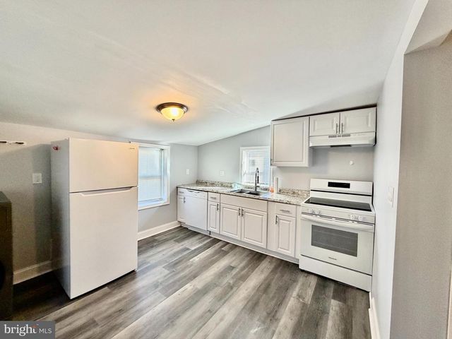 9 S MAPLE AVE, Marlton, NJ 08053