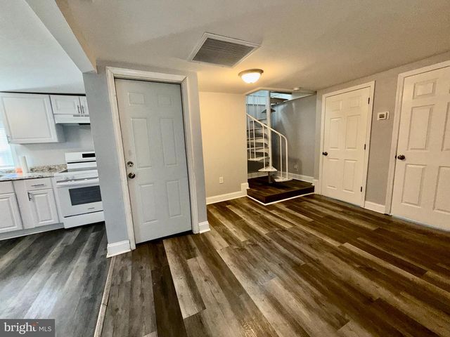 9 S MAPLE AVE, Marlton, NJ 08053