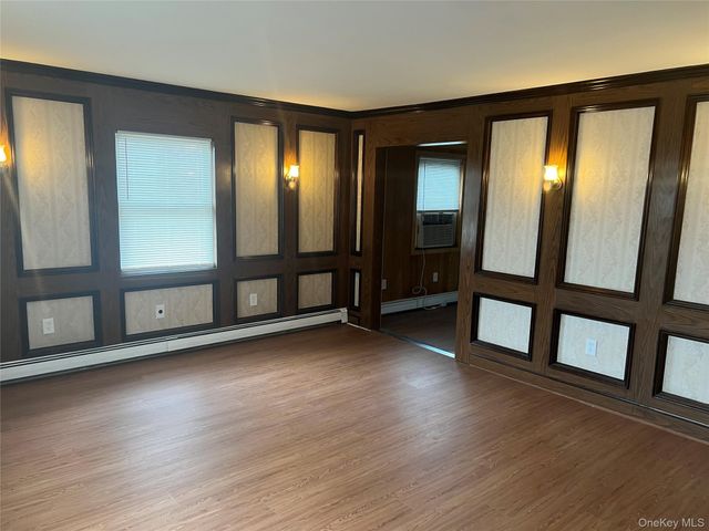 8 Gables Road, Hicksville, NY 11801