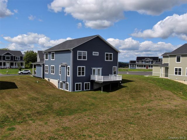 34 Dartmouth Drive, Poughkeepsie, NY 12603