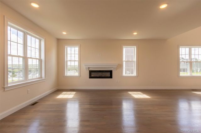 34 Dartmouth Drive, Poughkeepsie, NY 12603