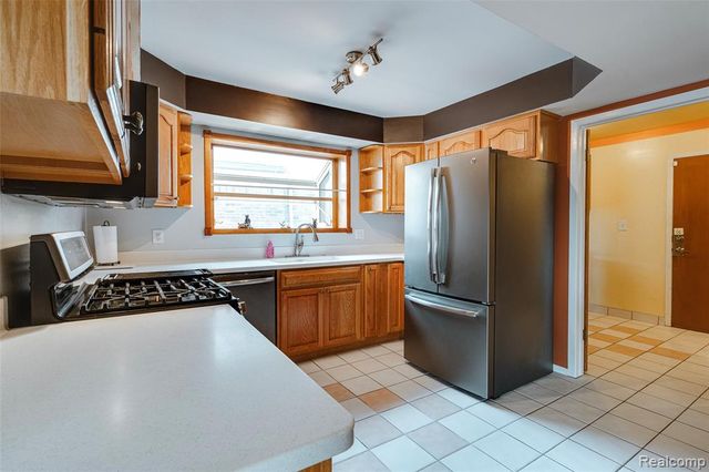 12590 Shery Lane, Southgate, MI 48195