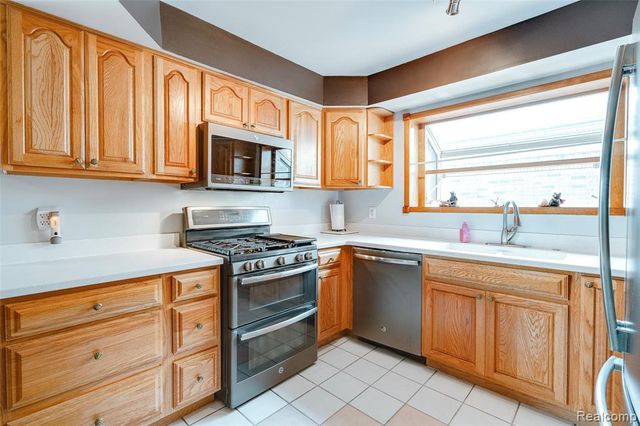 12590 Shery Lane, Southgate, MI 48195