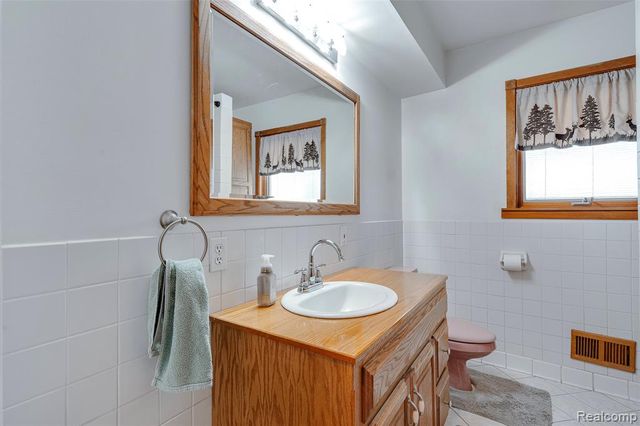 12590 Shery Lane, Southgate, MI 48195