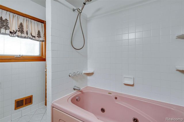 12590 Shery Lane, Southgate, MI 48195